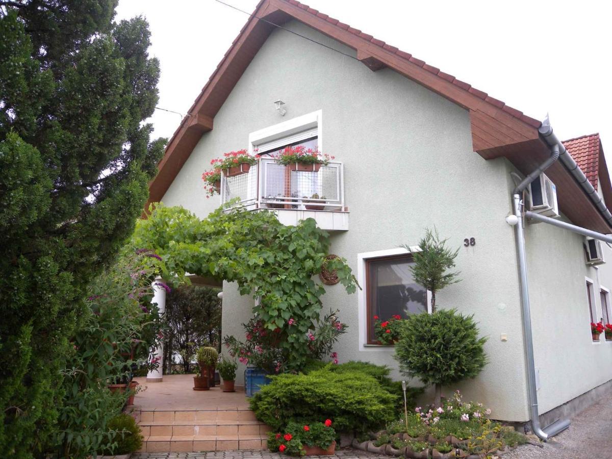 Apartment In Keszthely/Balaton 19020 Exterior foto